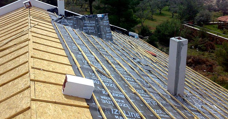 Ödemiş EPDM Kauçuk Çatı – OSB üzerine serilmiş nefes alan su yalıtım örtüsü ve çıtalama